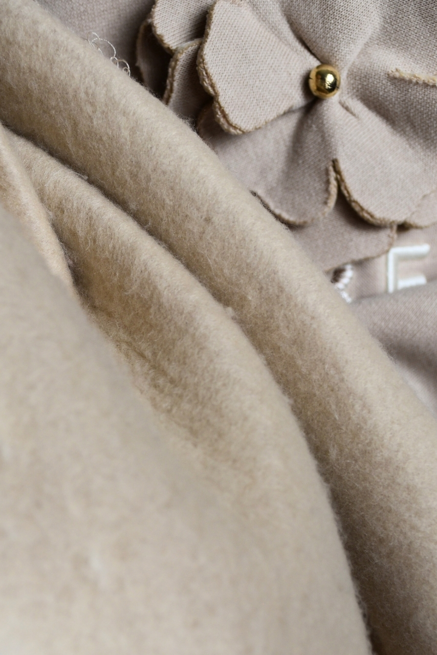 Beżowa bluza ciążowa z kapturem - obrazek 8