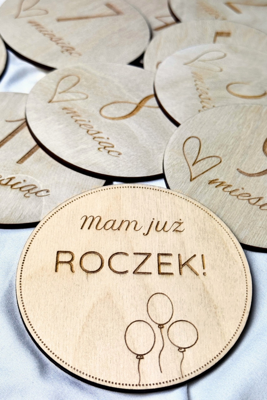 Drewniane tabliczki miesiące do robienia zdjęć