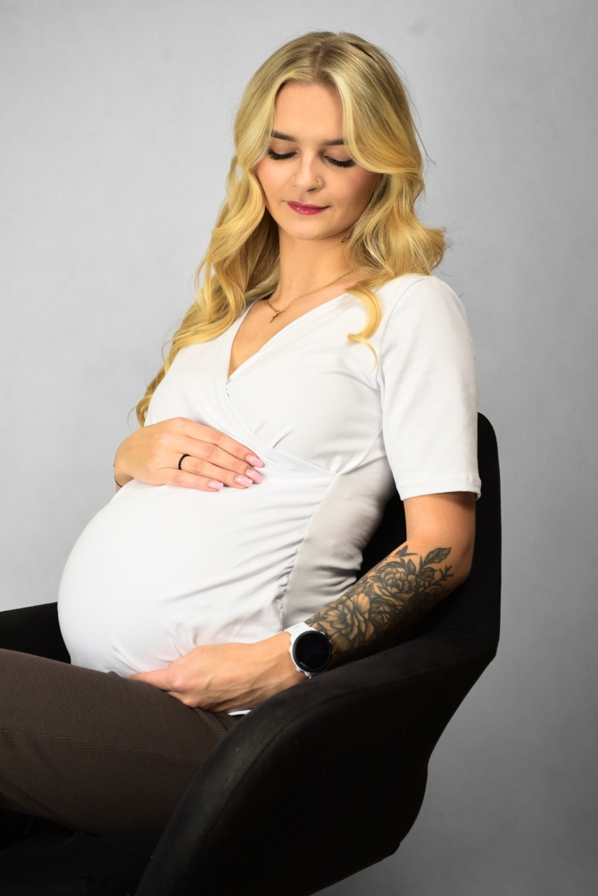 Biała bluzka ciążowa i do karmienia marszczona - obrazek 2