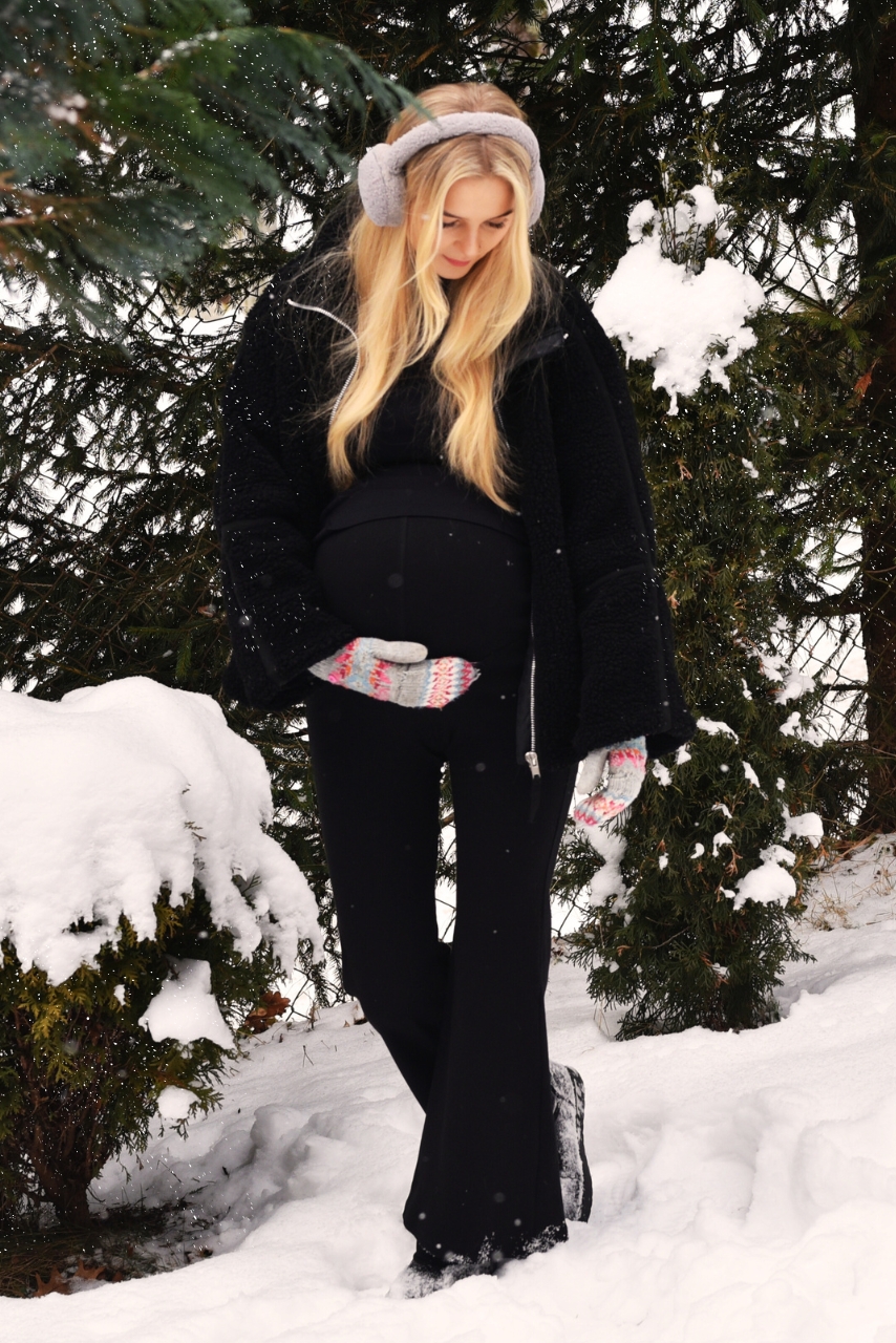 Szerokie legginsy ciążowe prążkowane czarne